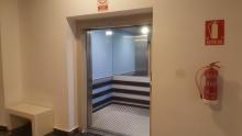 Itinerario accesible a las distintas plantas a través de ascensor. Museo Provincial de Ciudad Real.