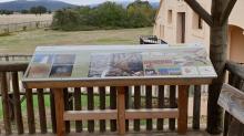 Panel del mirador del C. I. de Casa Palillos. Parque Nacional de Cabañeros.
