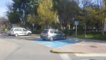 Plaza de aparcamiento adaptada para PMR cercana al ayuntamiento de Almansa.